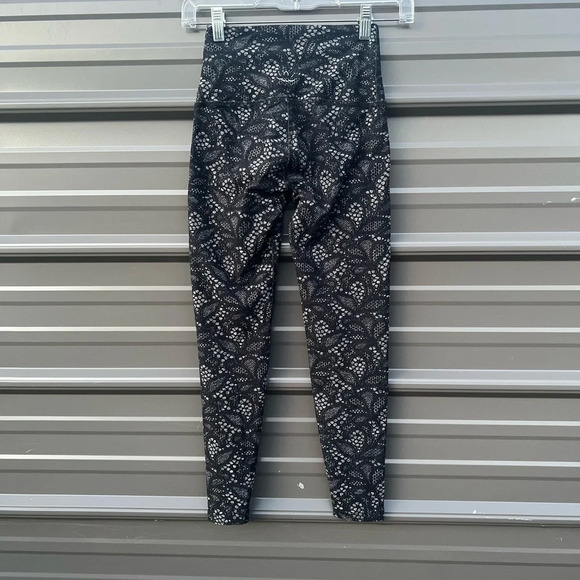 𝅺beyond Yoga Women's Cropped Leggings Size XS - Picture 2 of 8